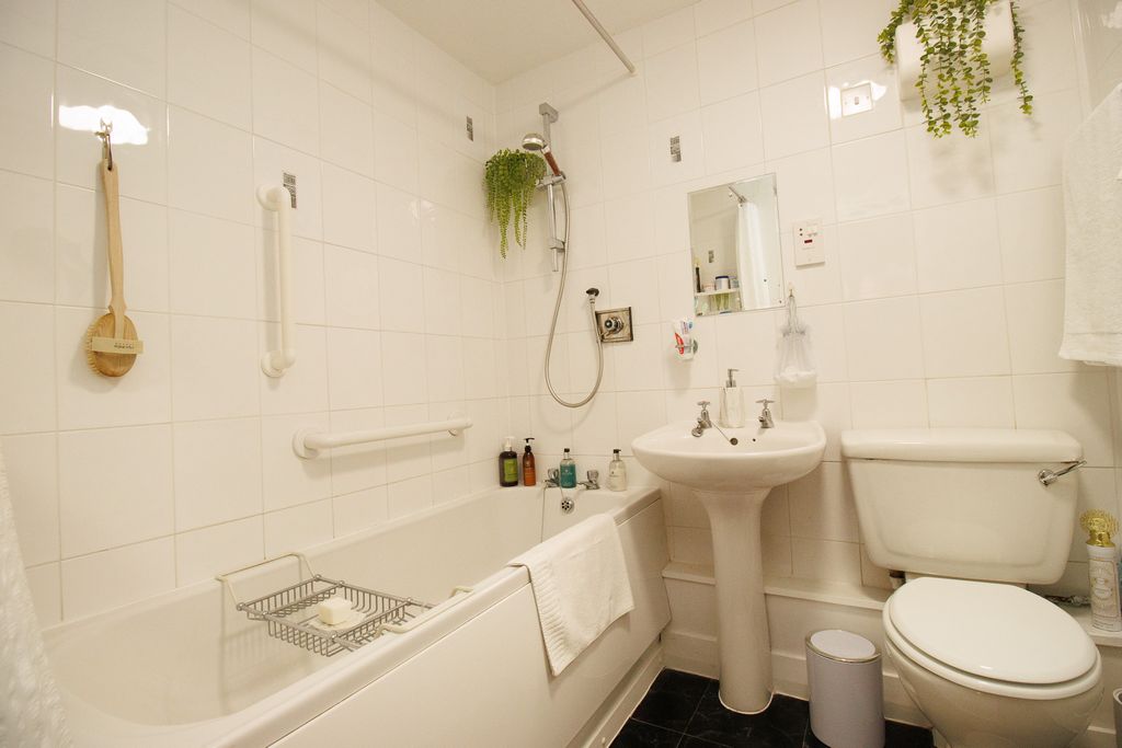 Additional image 8 of 3 bed flat for saleMelville Court, Filey YO14