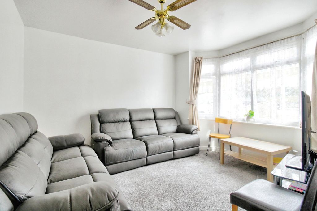 Property photo 3 of 11 Living Room
