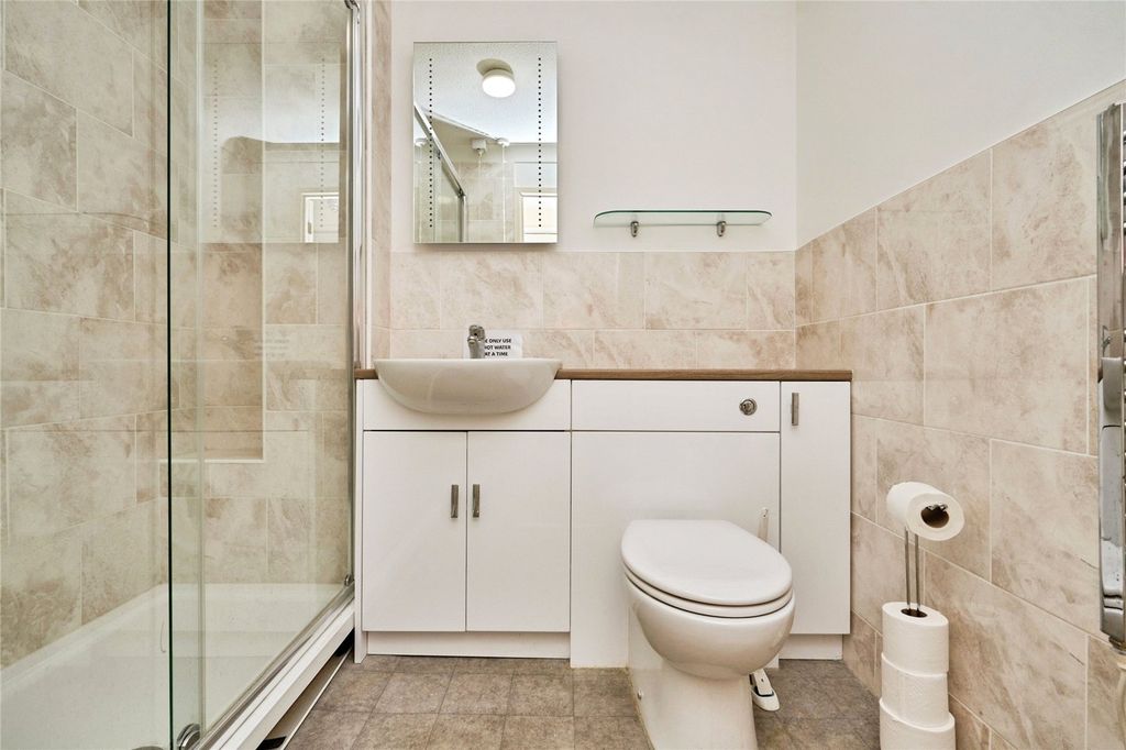 Property photo 2 of 9 Bathroom