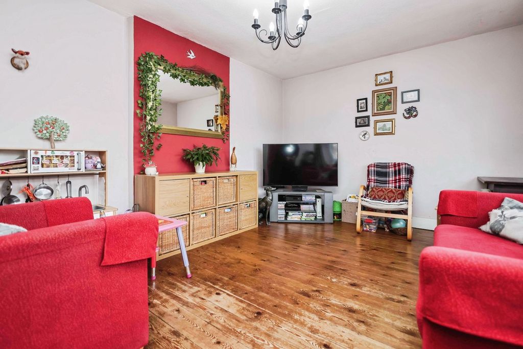 Property photo 3 of 17 Photo