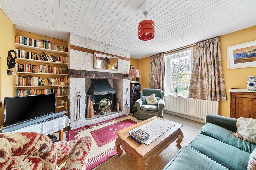 Property photo 3 of 17 Sitting Room