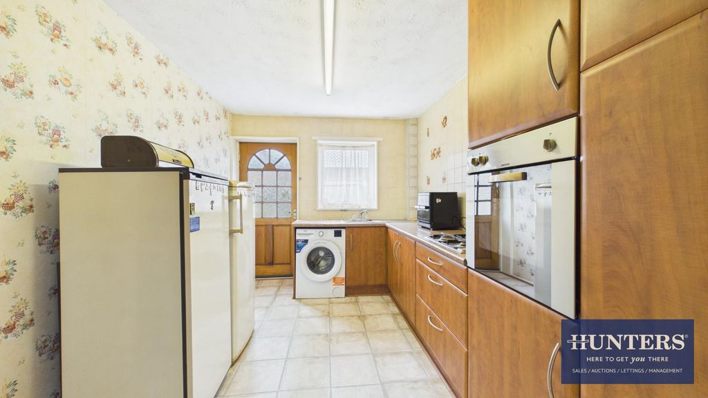 Property photo 3 of 15 Kitchen
