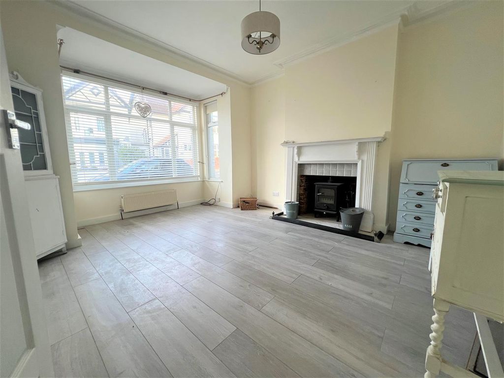 Property photo 3 of 7 Living Room.Jpg