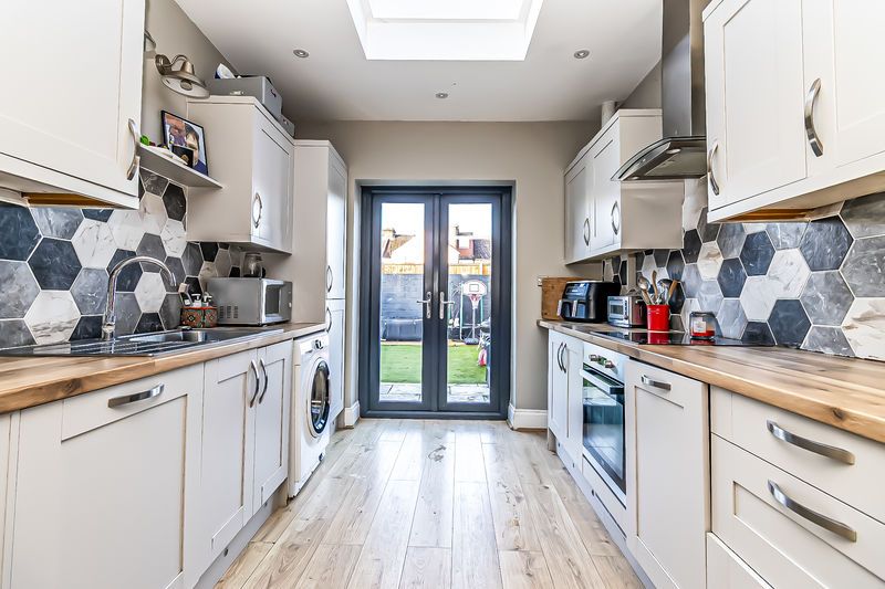 Property photo 3 of 12 .