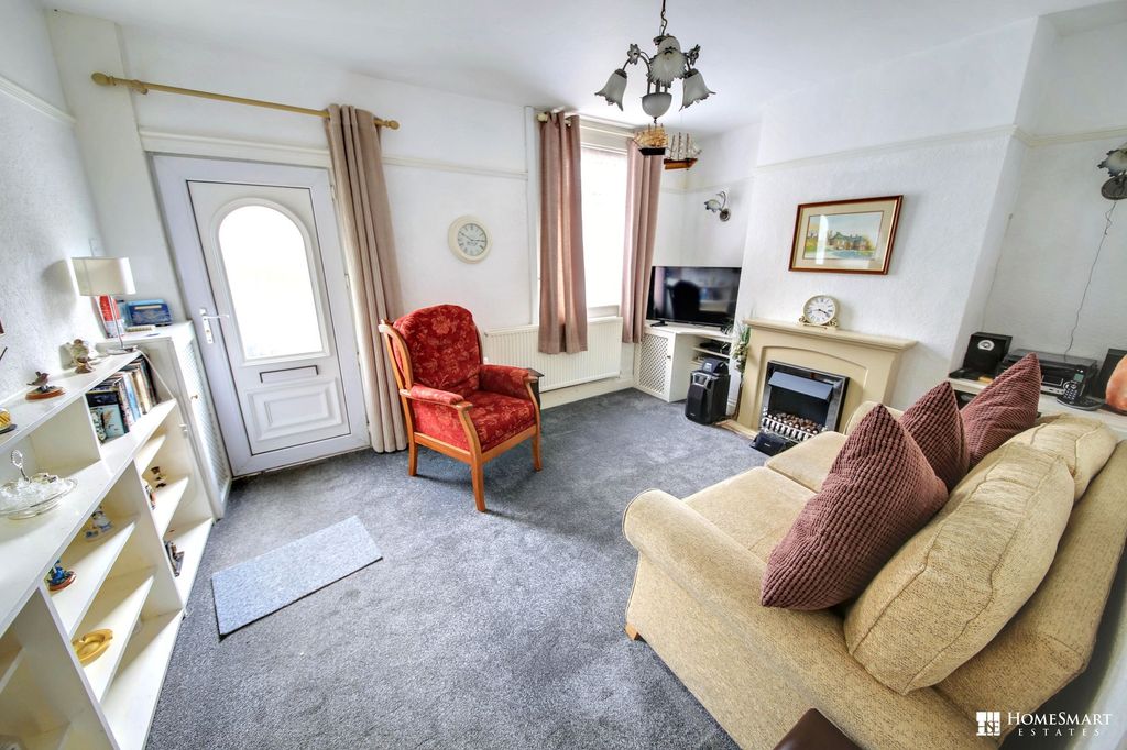 Property photo 2 of 16 Lounge