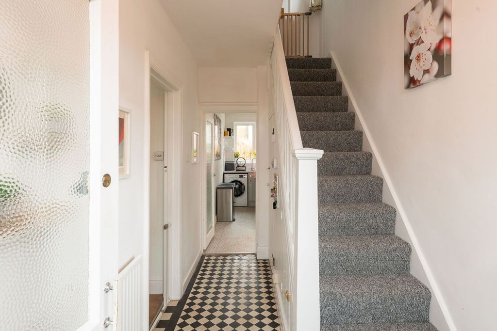 Property photo 3 of 28