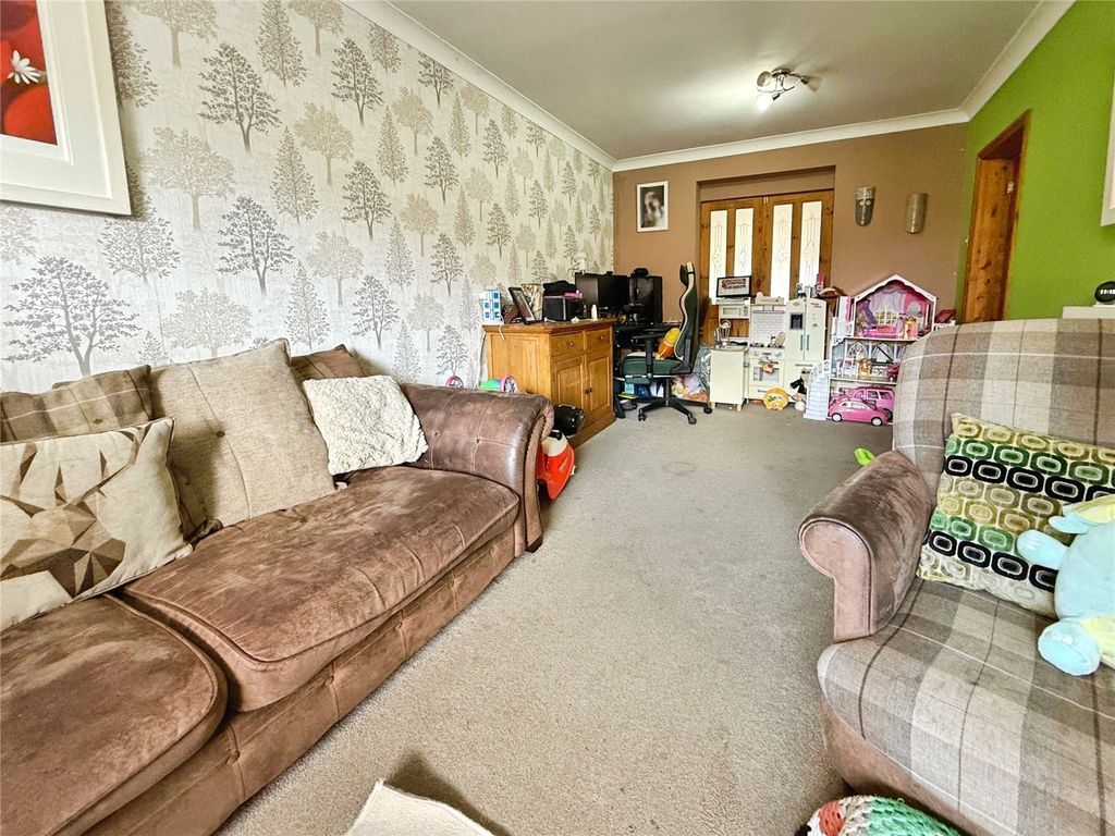 Property photo 3 of 11 Lounge