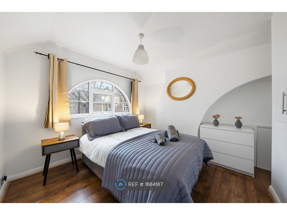 Property photo 2 of 17 Double Bedroom 1