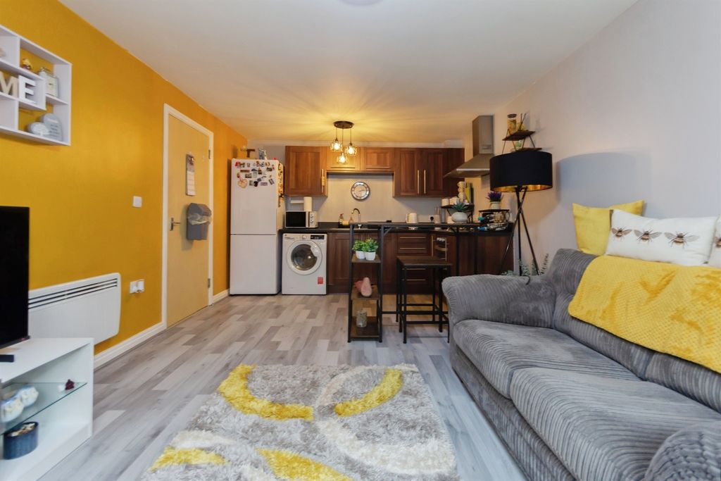 Property photo 2 of 17