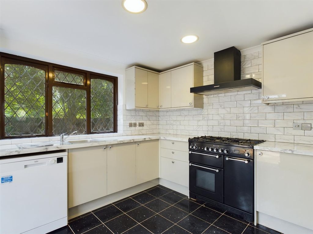 Property photo 3 of 17 Cam01167G0-Pr0038-Still007.Jpg
