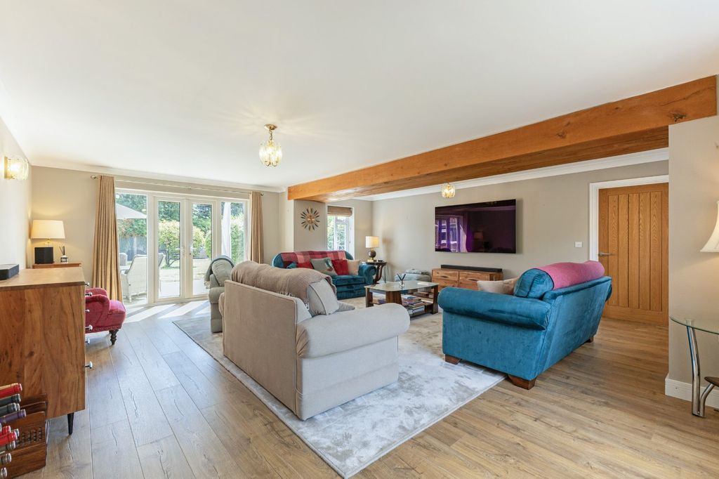 Property photo 3 of 19 Sitting Room