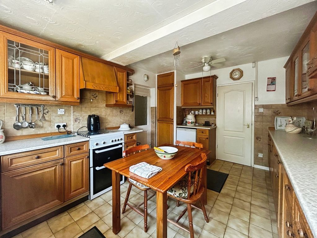 Property photo 2 of 13 Kitchen