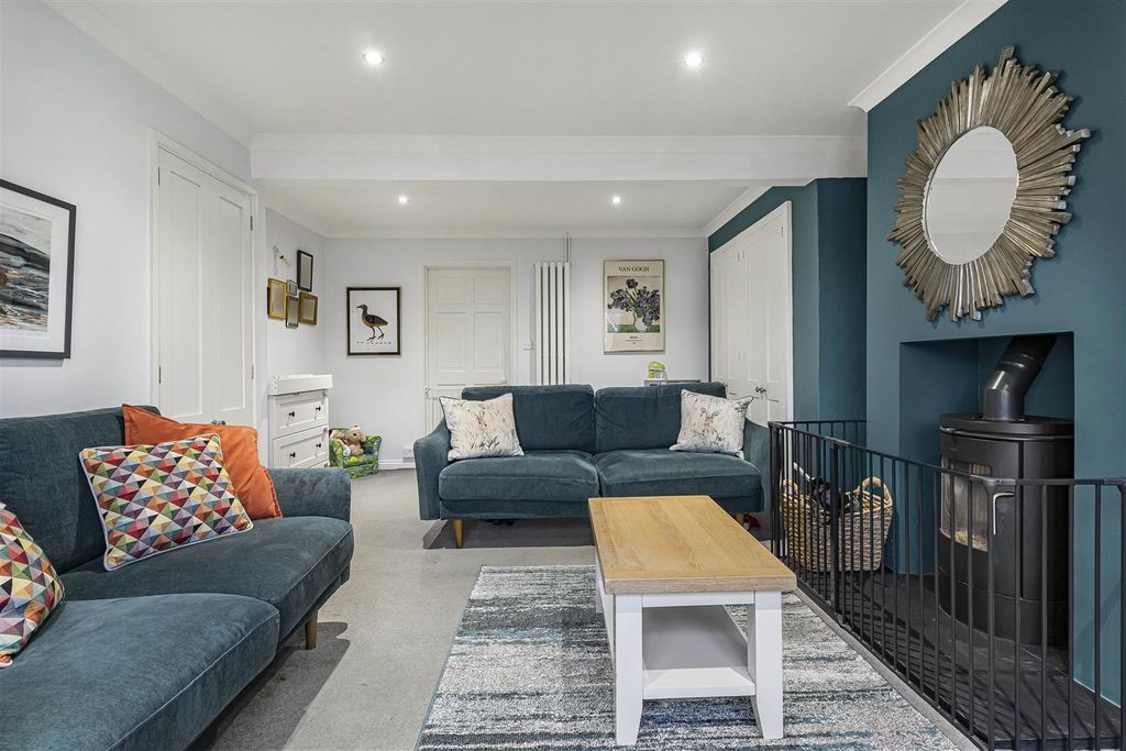 Property photo 3 of 20 7_68464.Jpg