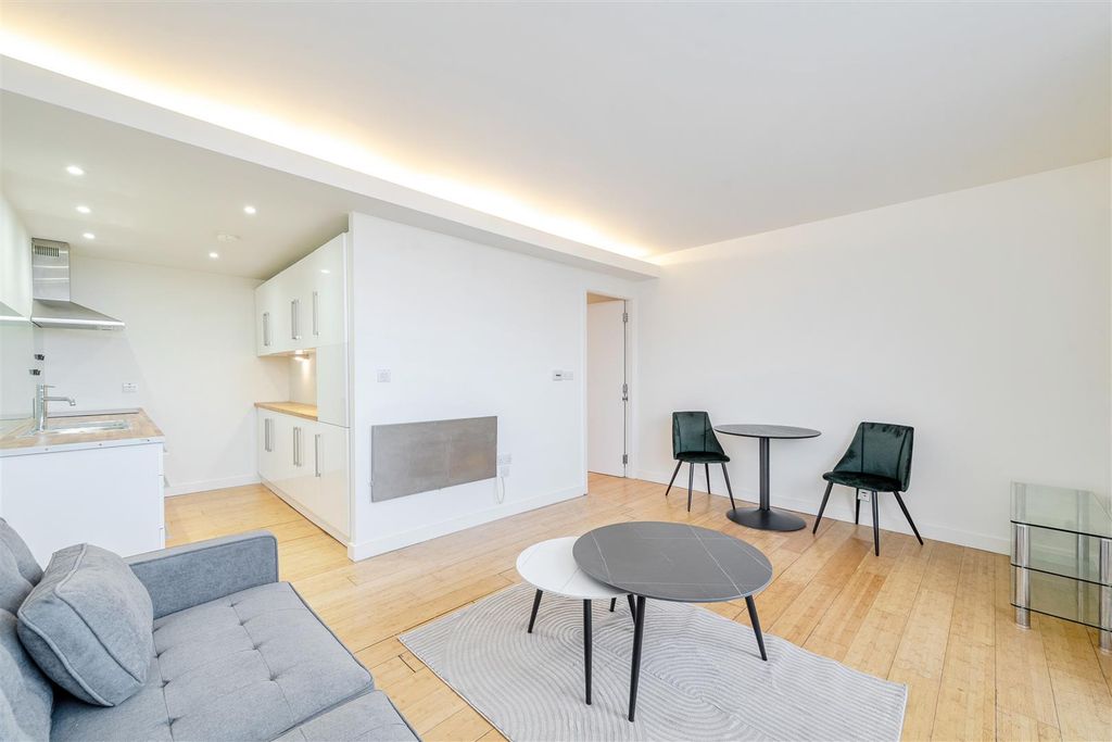 Property photo 3 of 10 6-6821A709E8B5c-1290561-Arw-6.Jpg