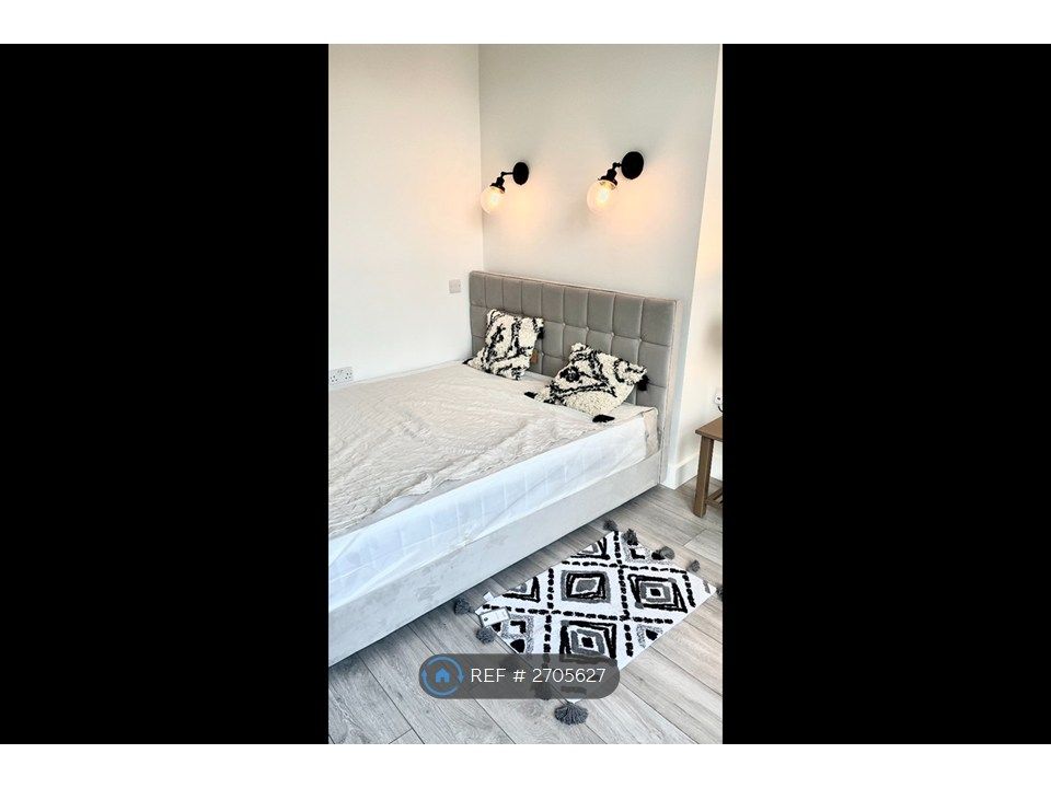 Property photo 2 of 20 Front Bedroom