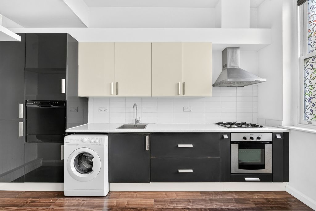 Property photo 2 of 10 5899581