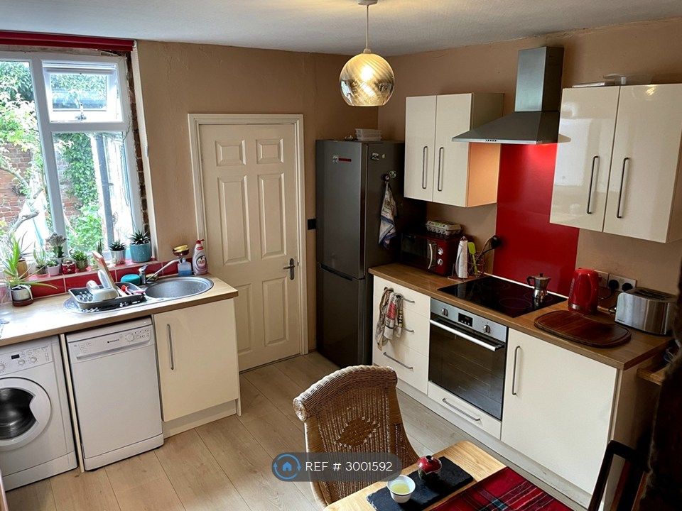 Property photo 2 of 9 Kitchen