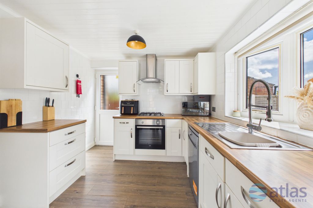 Property photo 3 of 37 Kitchen