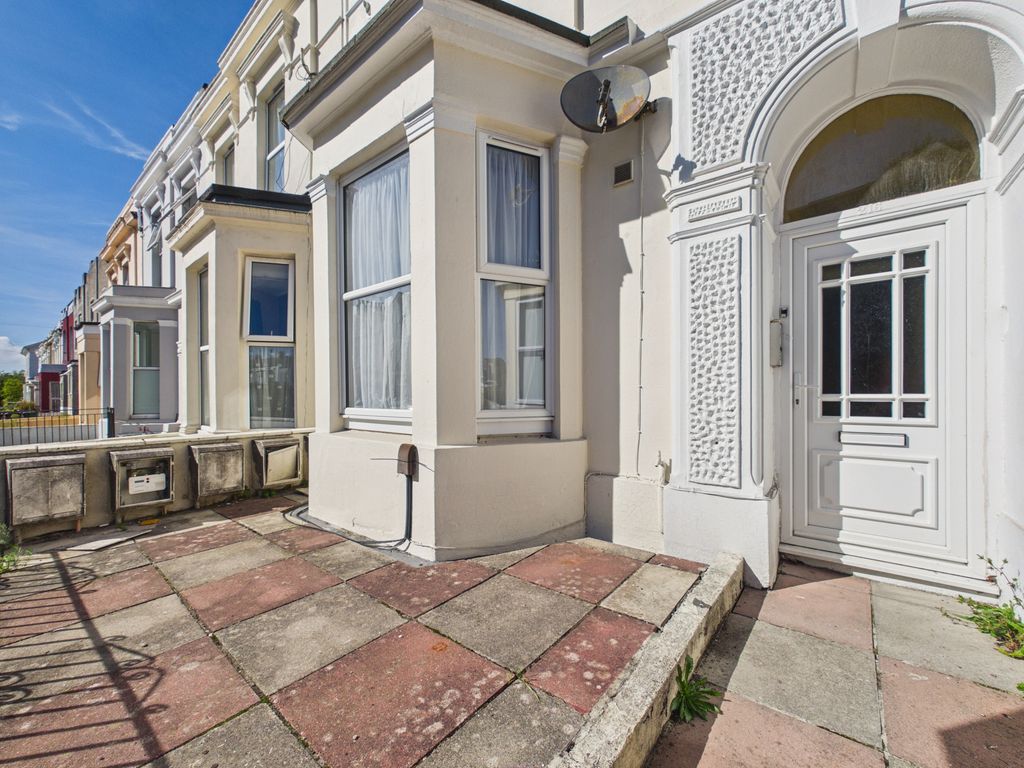 Property photo 1 of 11 Cam01381G0-Pr0229-Still010