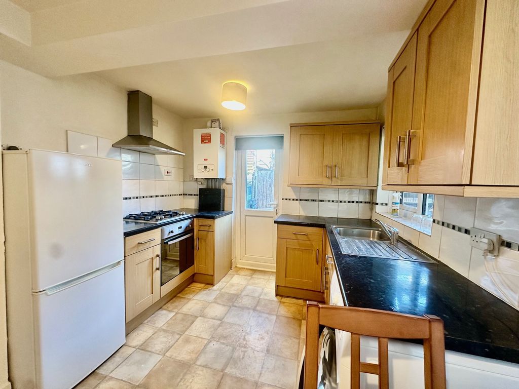 Property photo 2 of 7 Kitchen 1