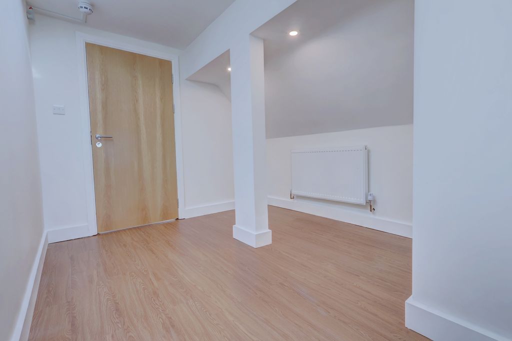 Property photo 2 of 6 Picture No. 08