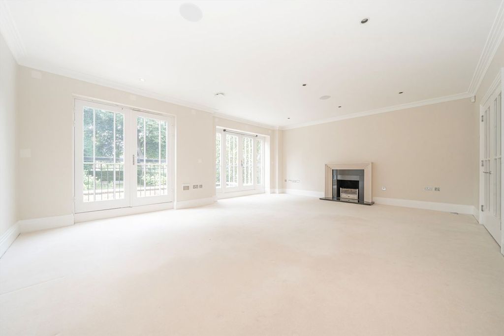 Property photo 2 of 9