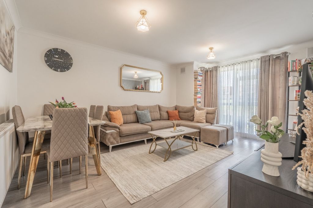Property photo 2 of 14 2721032