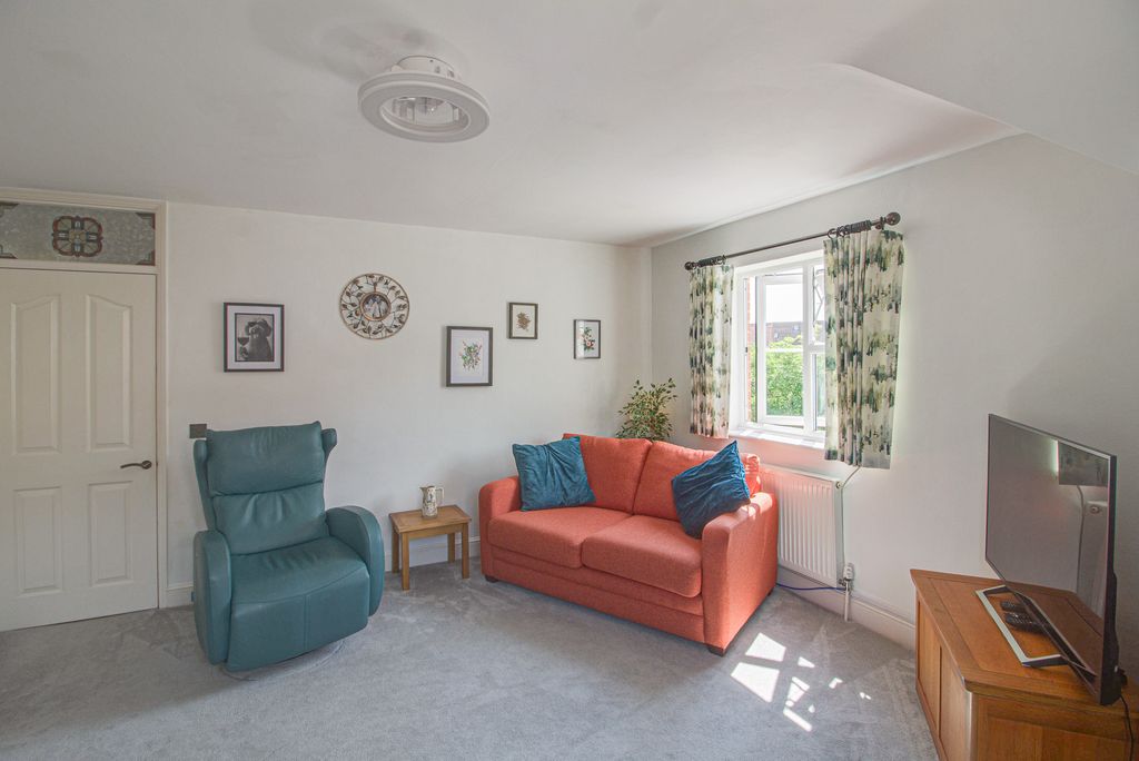 Property photo 3 of 10 Living Room