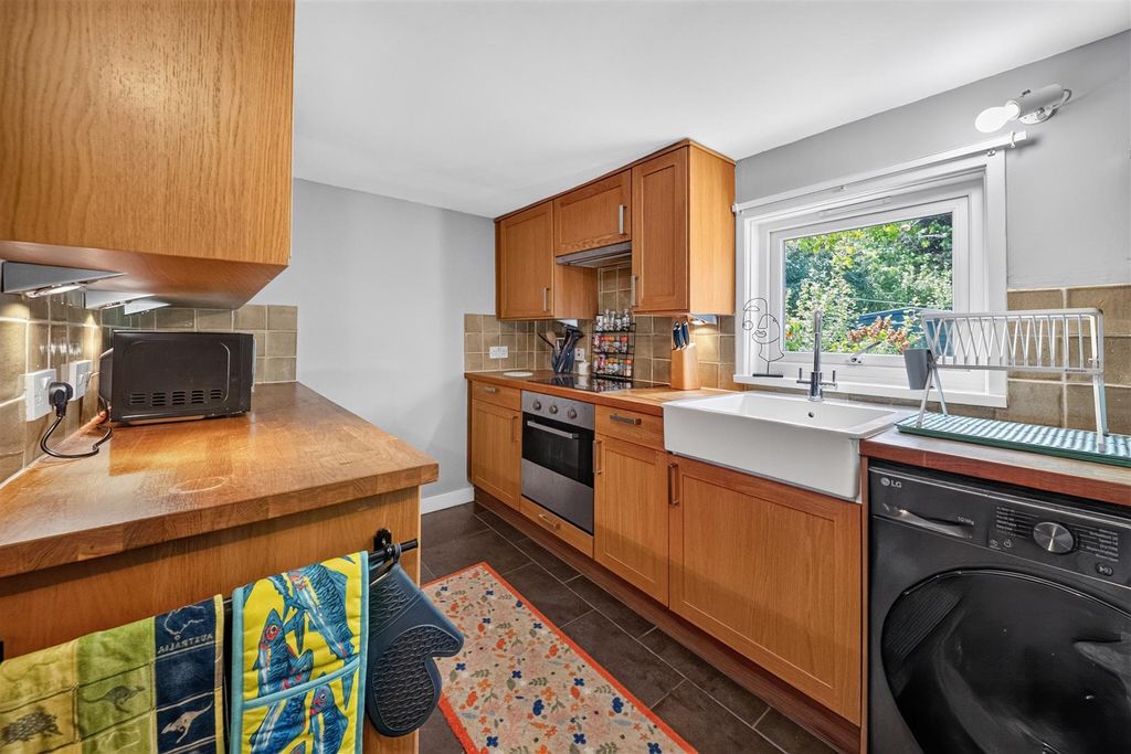 Property photo 3 of 15 Kitchen