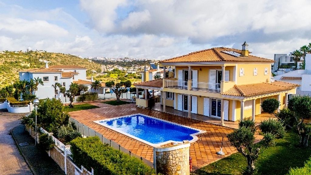 Property photo 1 of 19