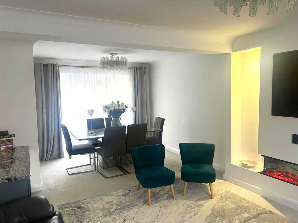 Property photo 3 of 21 Gallery