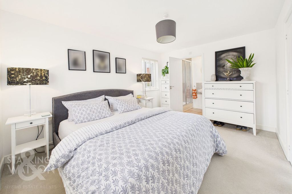 Property photo 3 of 23