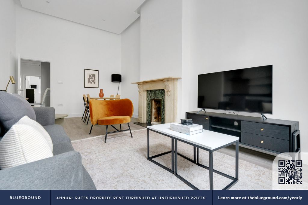 Property photo 3 of 38 Living Room