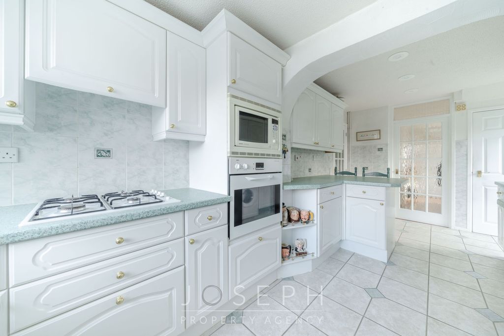 Property photo 3 of 15