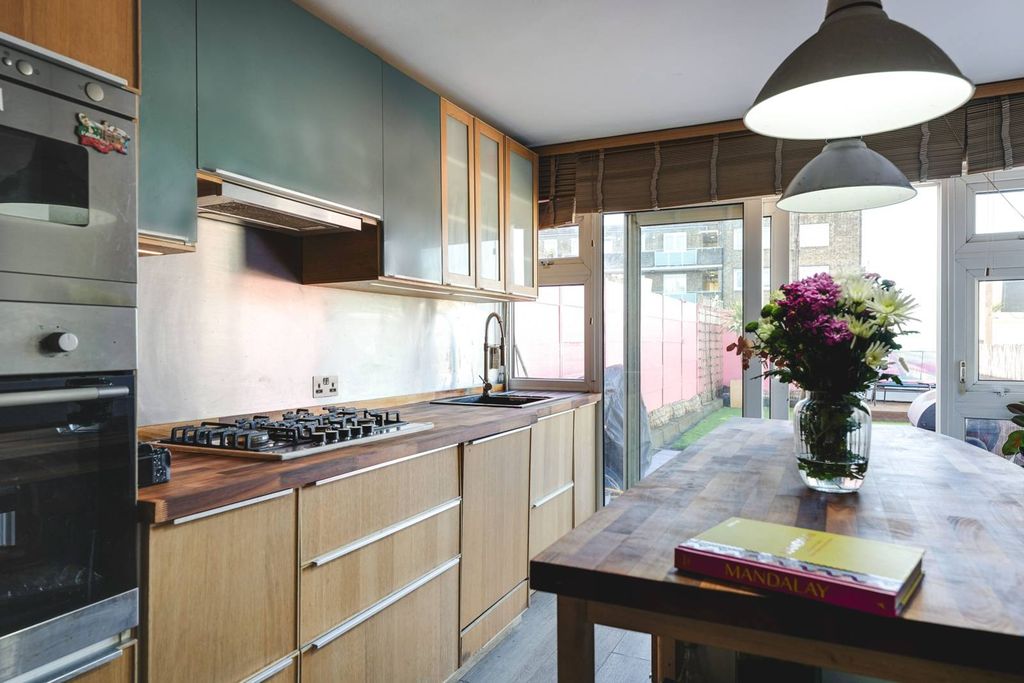 Property photo 3 of 37