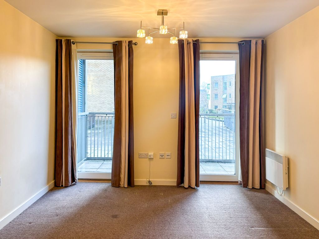 Property photo 3 of 13 Lounge