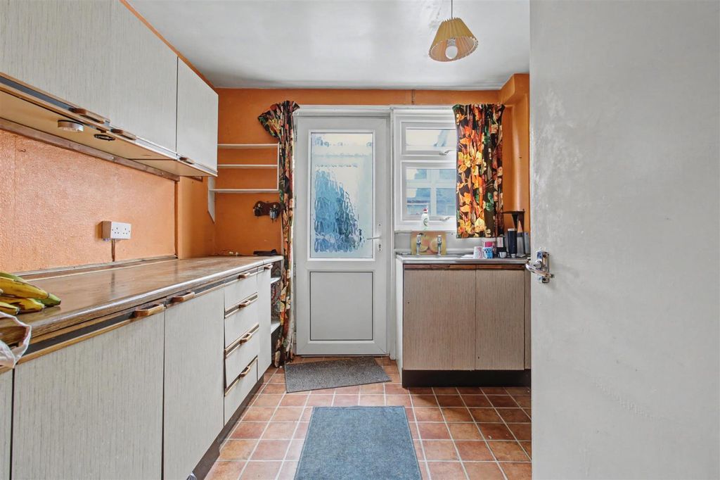 Property photo 3 of 16 Kitchen