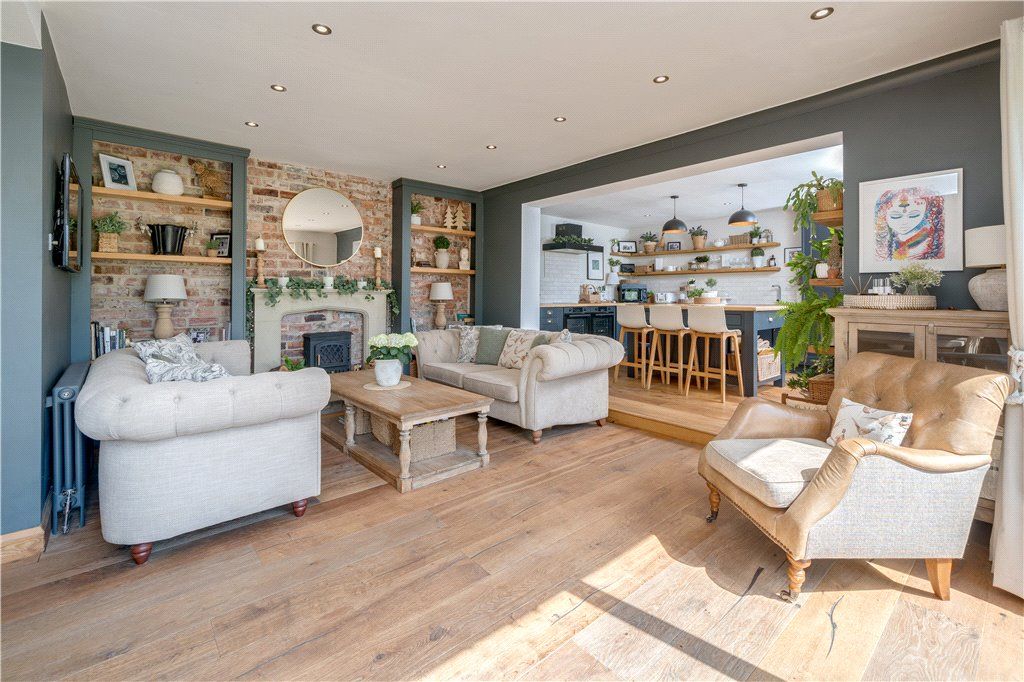 Property photo 2 of 28 Open Plan Lounge