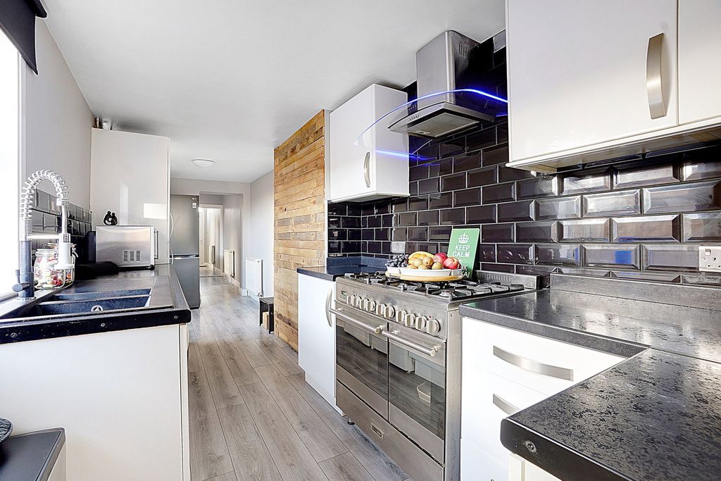 Property photo 2 of 24