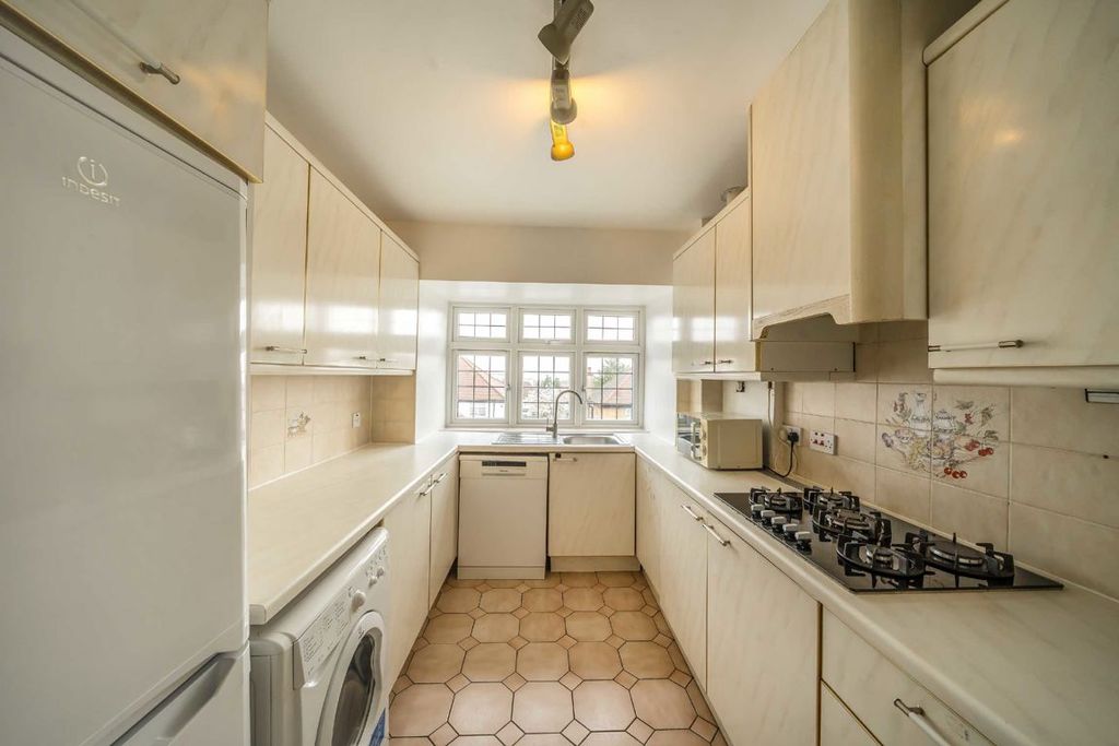 Property photo 3 of 7