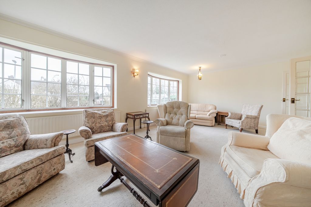 Property photo 2 of 25 Living / Dining Room