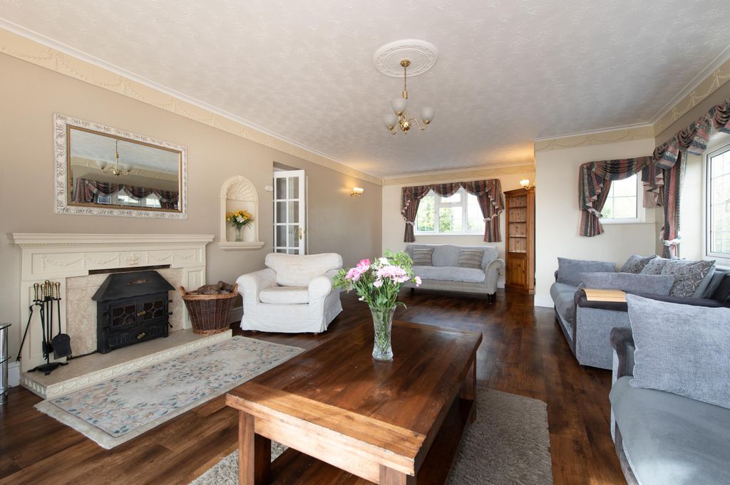 Property photo 3 of 28 Image