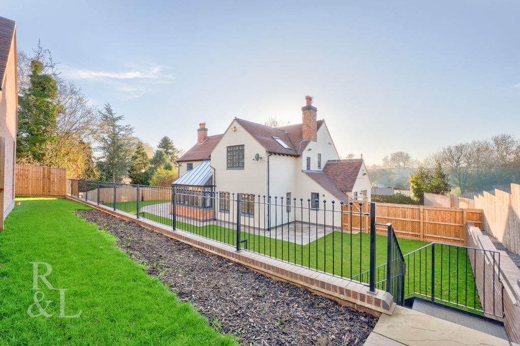 Property photo 2 of 54 10 Mill Street (65).Jpg