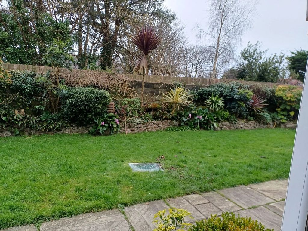Property photo 2 of 15 Spacious Private Garden With Lush Green Lawn...