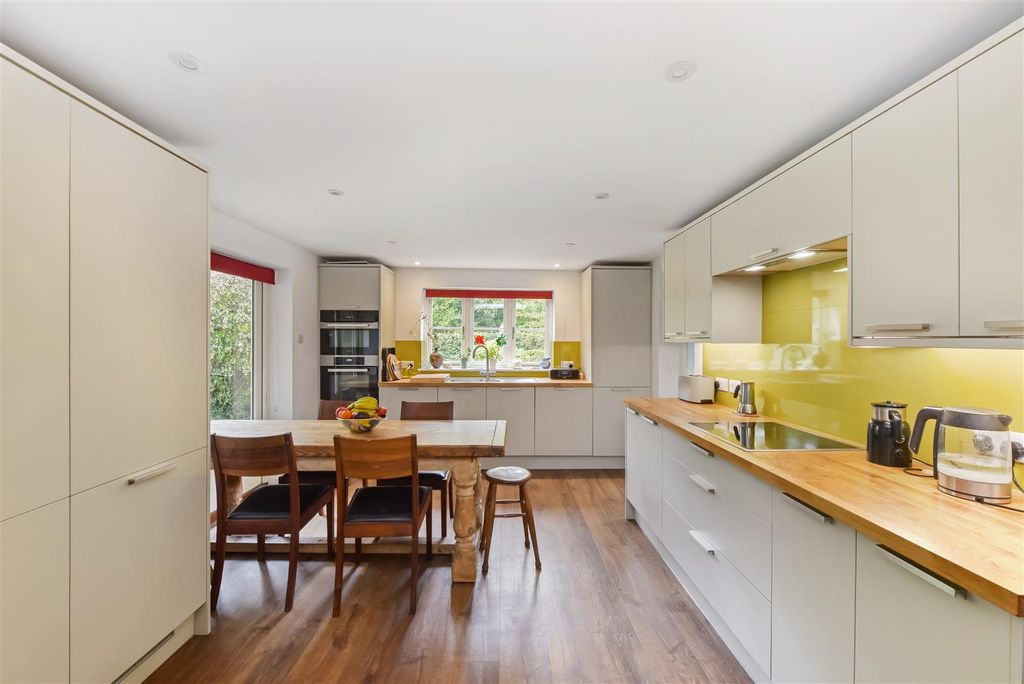 Property photo 3 of 23 Kitchen/Breakfast Room