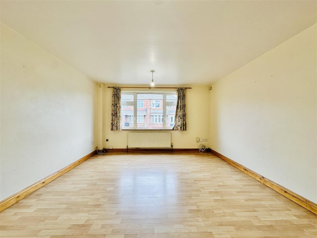 Property photo 2 of 21 Lounge