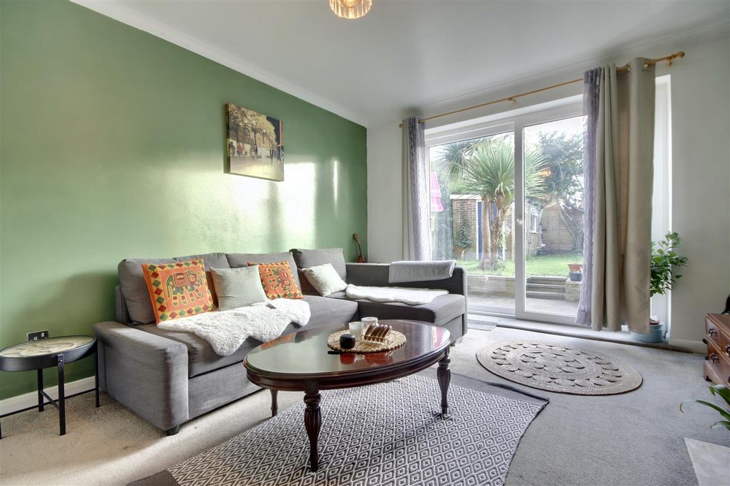 Property photo 3 of 17 C8Fd376E-2F89-4647-9BAE-Aeb262A7Bde7_1_201_A.Jpeg