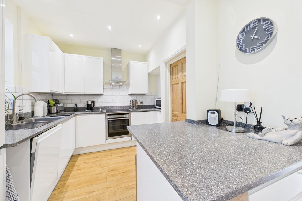 Property photo 3 of 25 Kitchen