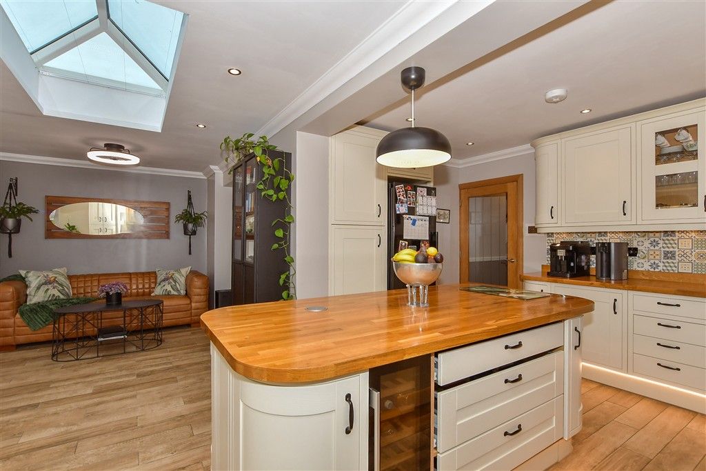 Property photo 1 of 17 Kitchen