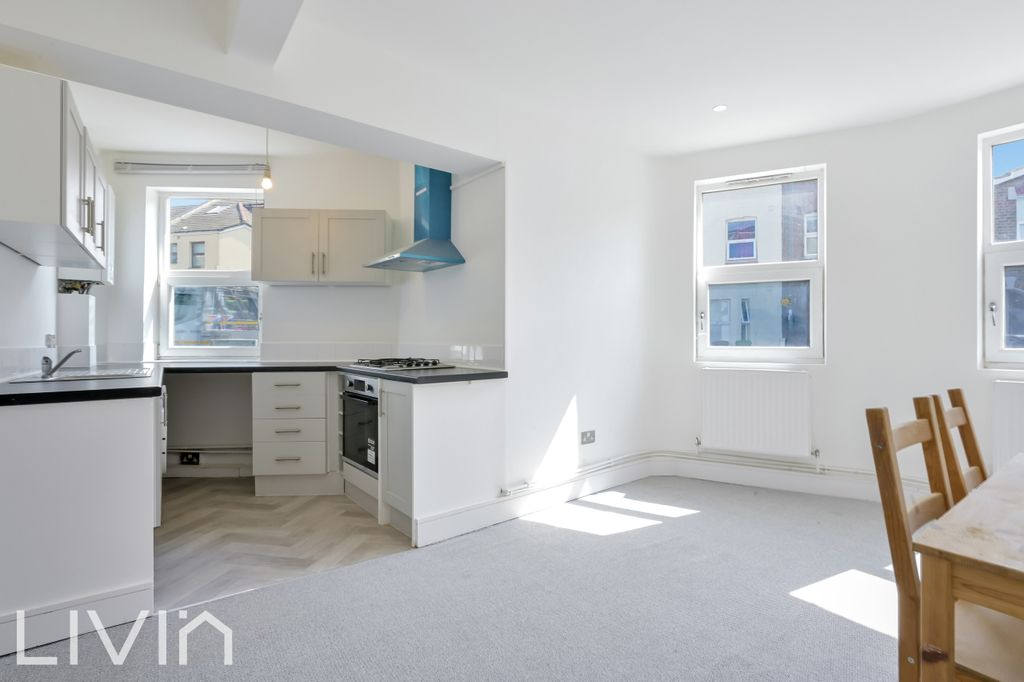 Property photo 2 of 8 Eardley Road 88, Flat 1 (9 From 15)-13
